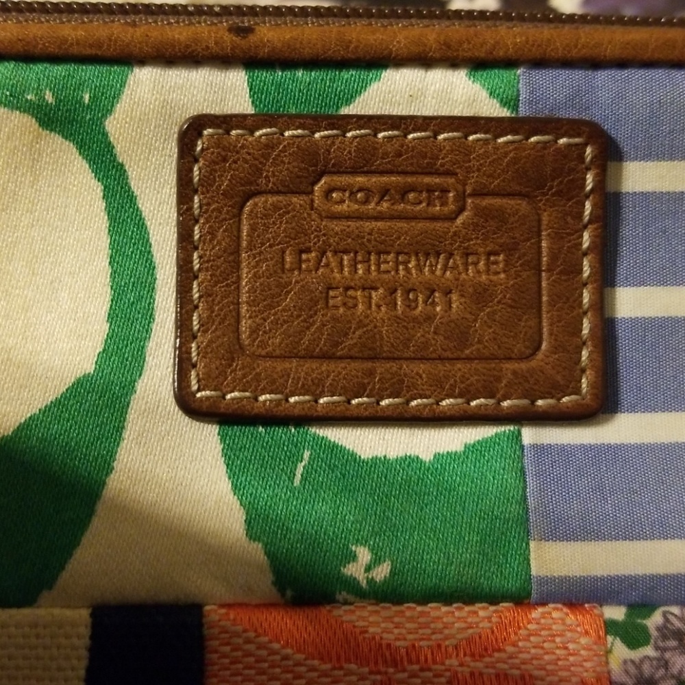 Authentic Coach wristlet - Picture 4 of 4